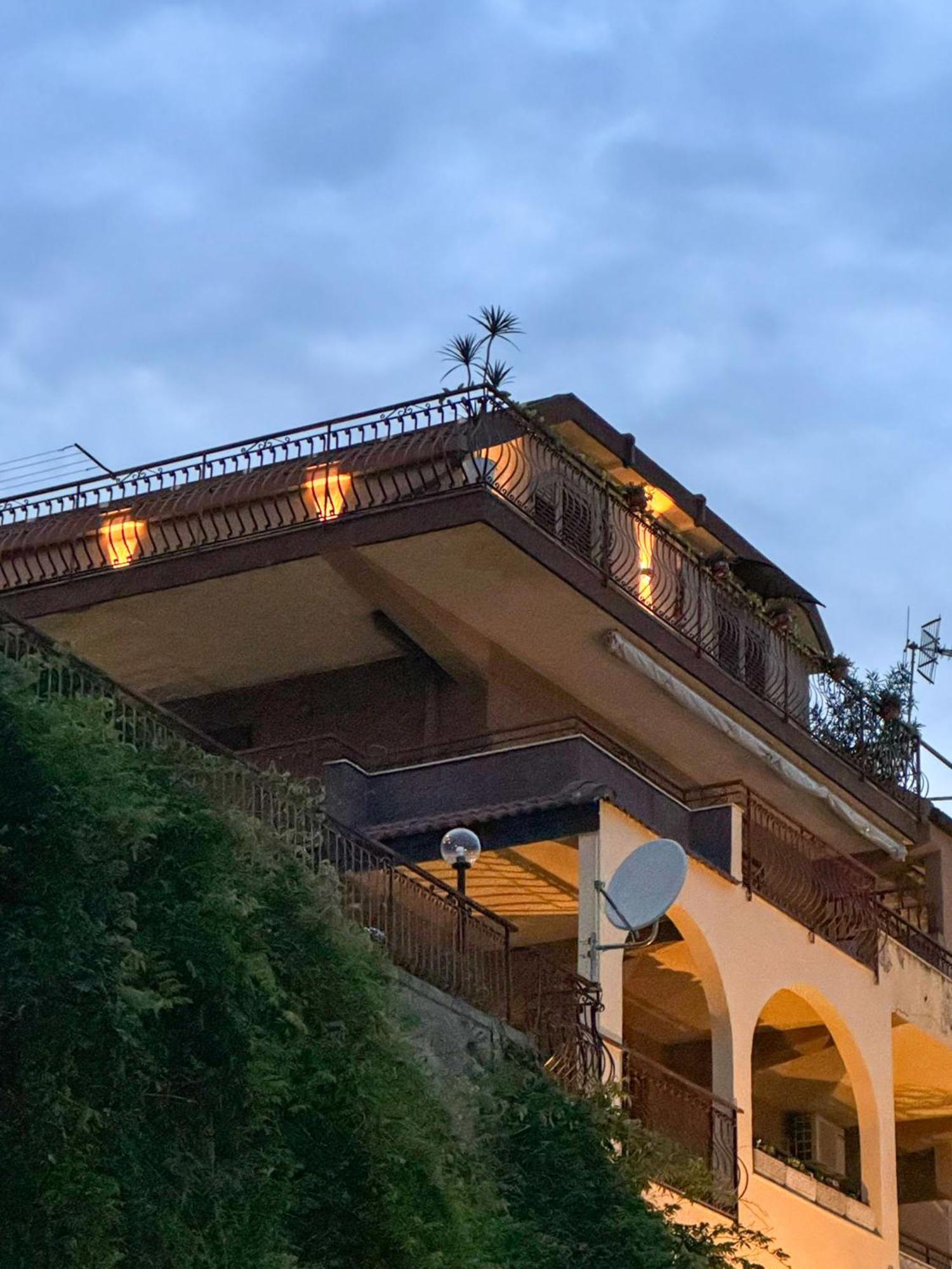 Apartamento La Goccia Sul Mare Letojanni Exterior foto